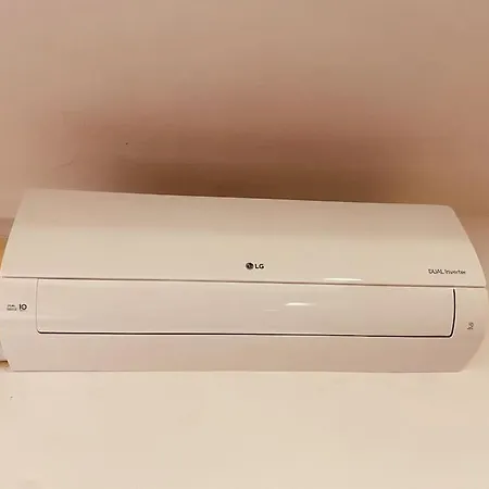 Downtown 2 Bedroom Ac Wifi 티라나