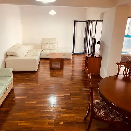 Downtown 2 Bedroom Ac Wifi 아파트 티라나