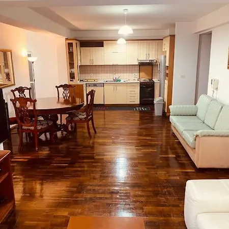 Apartamento Downtown 2 Bedroom Ac Wifi Tirana